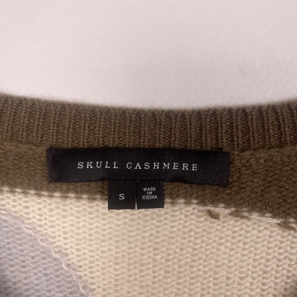 Skull Cashmere Camo Skull Graphic V-Neck Sweater Small - Picture 3 of 6